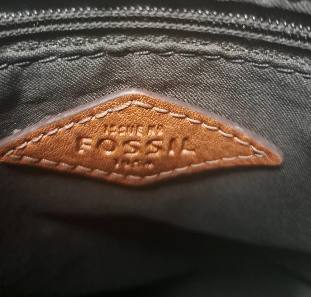 Fossil Fiona Trendy Urban Black and Cream Crossbody Bag  Size 11